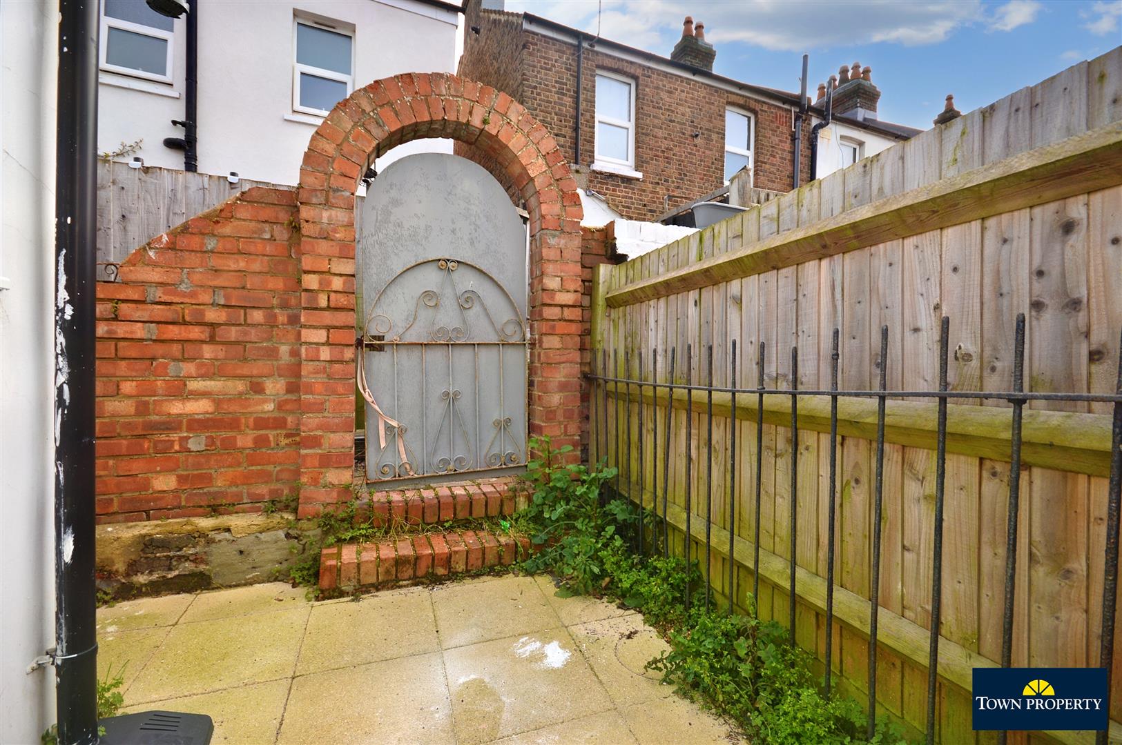 Property Details for Longstone Road Eastbourne BN22 8DA Town